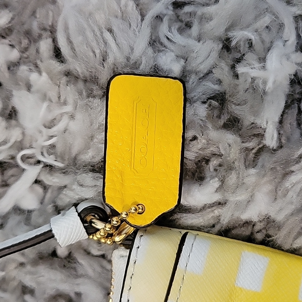 Coach Wristlet - Picture 4 of 8